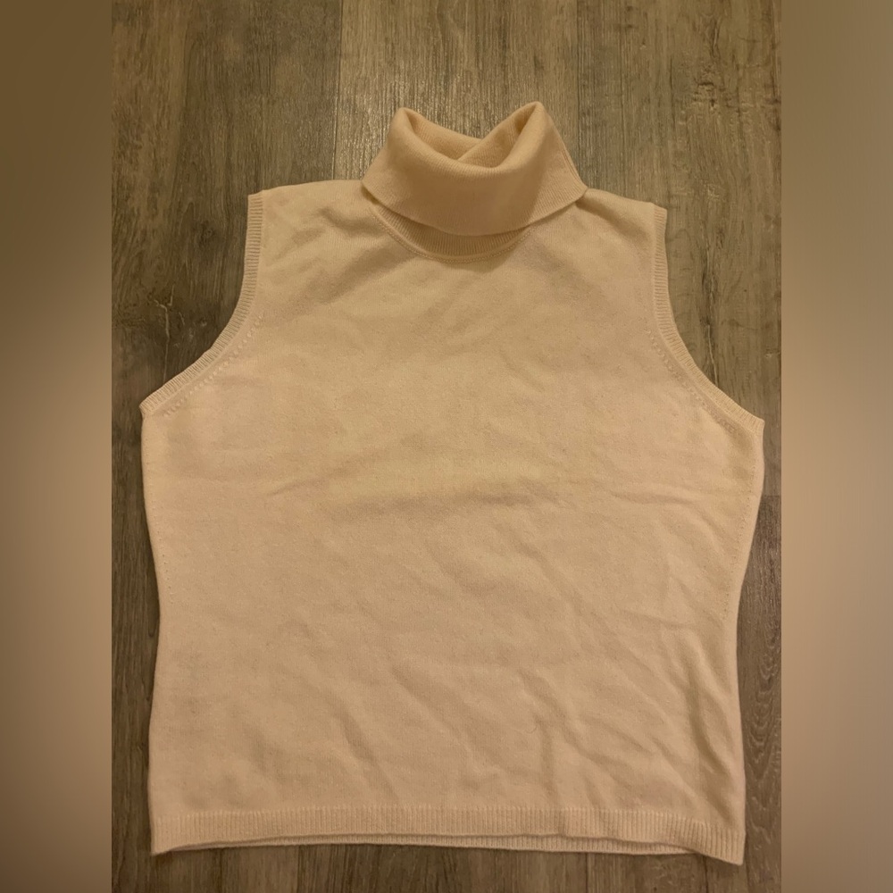100% cashmere sweater. Size: medium